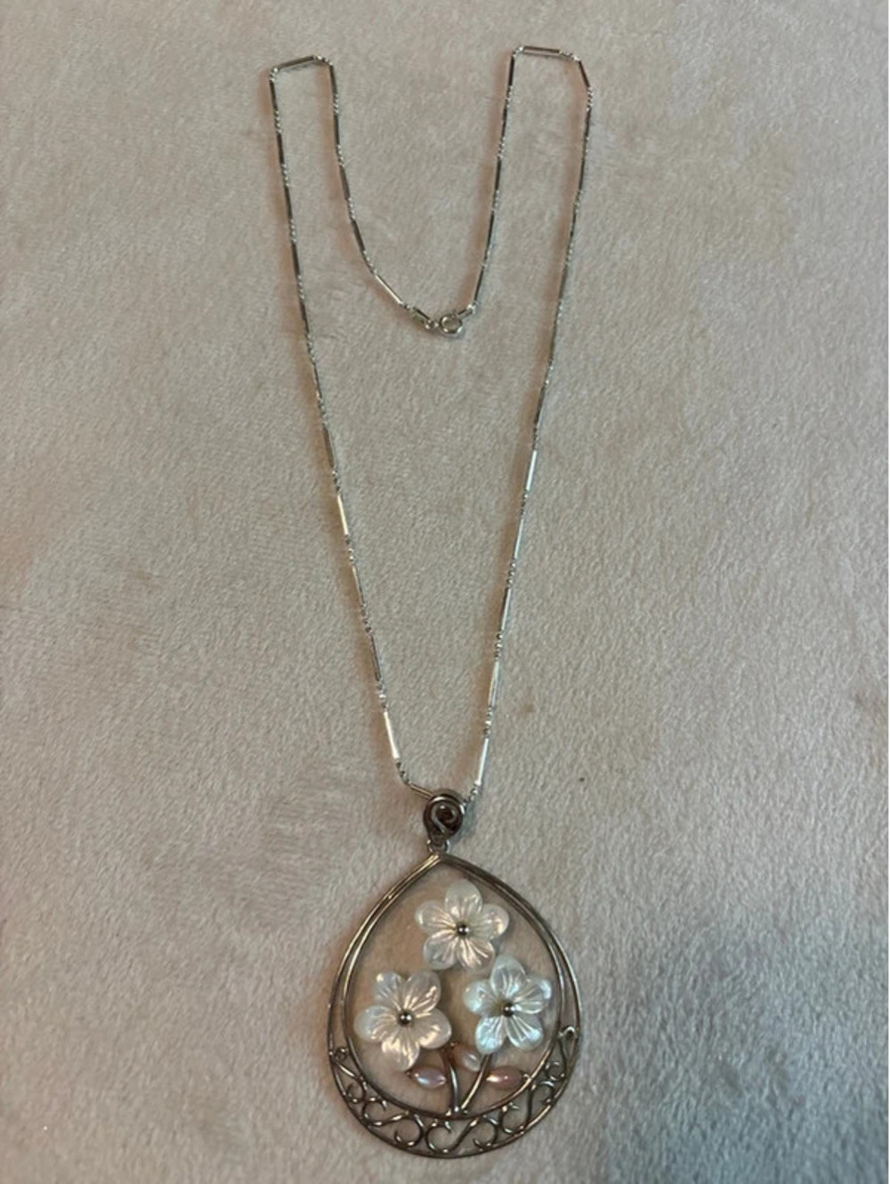 926 Italy Silver Bar Dot Chain with Mother of Pearl Pendant